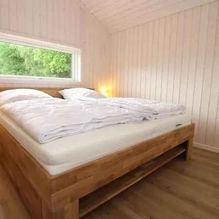 Larsson Mit Sauna Am See, Сasa de vacaciones *