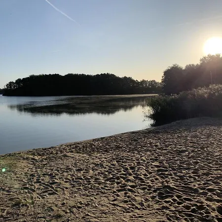 Larsson Mit Sauna Am See, Сasa de vacaciones Dummer